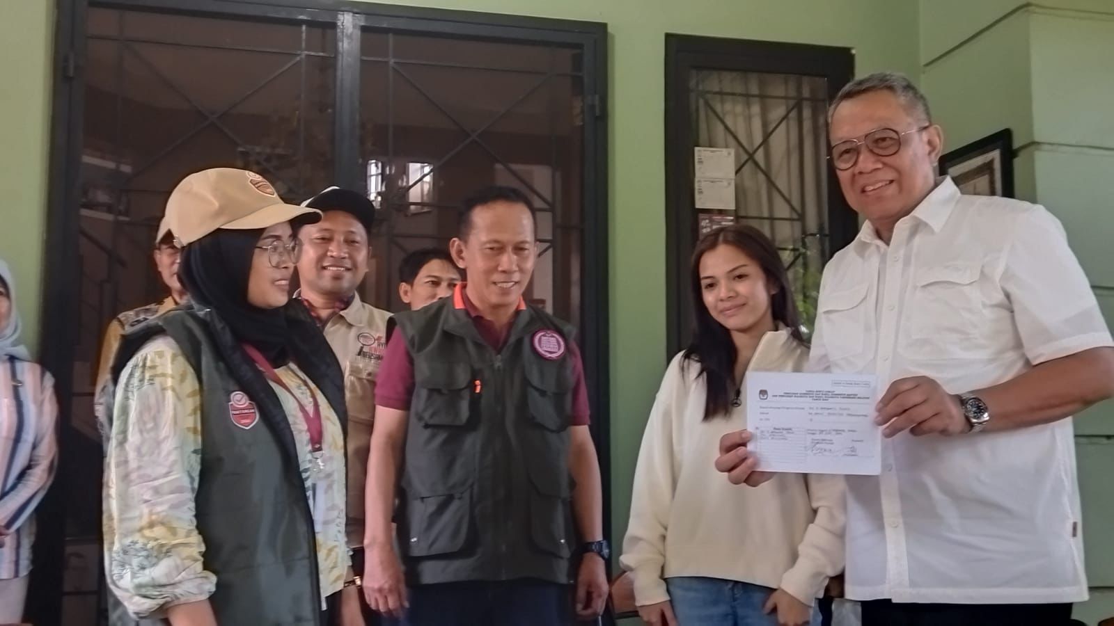walikota tangsel benyaamin davnie usai coklit oleh panarlih kpu