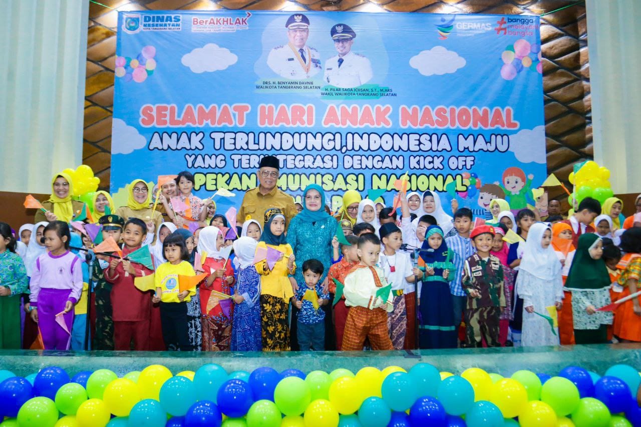 walikota tangsel benyamin davnie bersama anak-anak memperingati hari anak