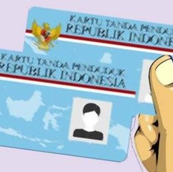 Foto KTP. Ilustrasi Dukcapil Tangsel: 20.245 Warga Pindah KTP dari Jakarta, Jadi Pemilih Baru di Pilkada 2024