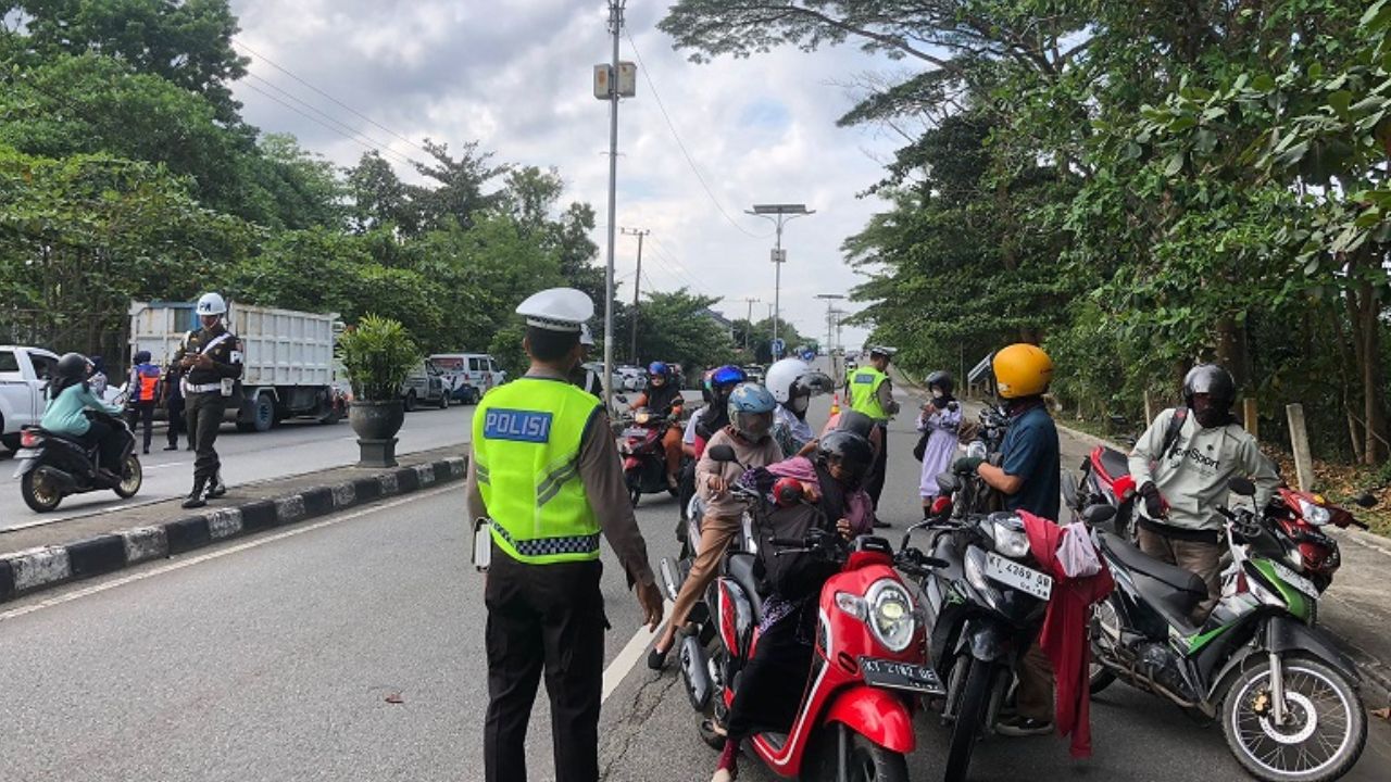 ilstrasi polisi melaksanakan razia di tangsel