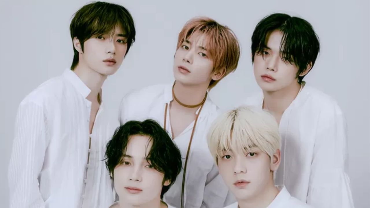 Foto personil boyband korea TXT yang akan menggelar konser di ice bsd awal oktober