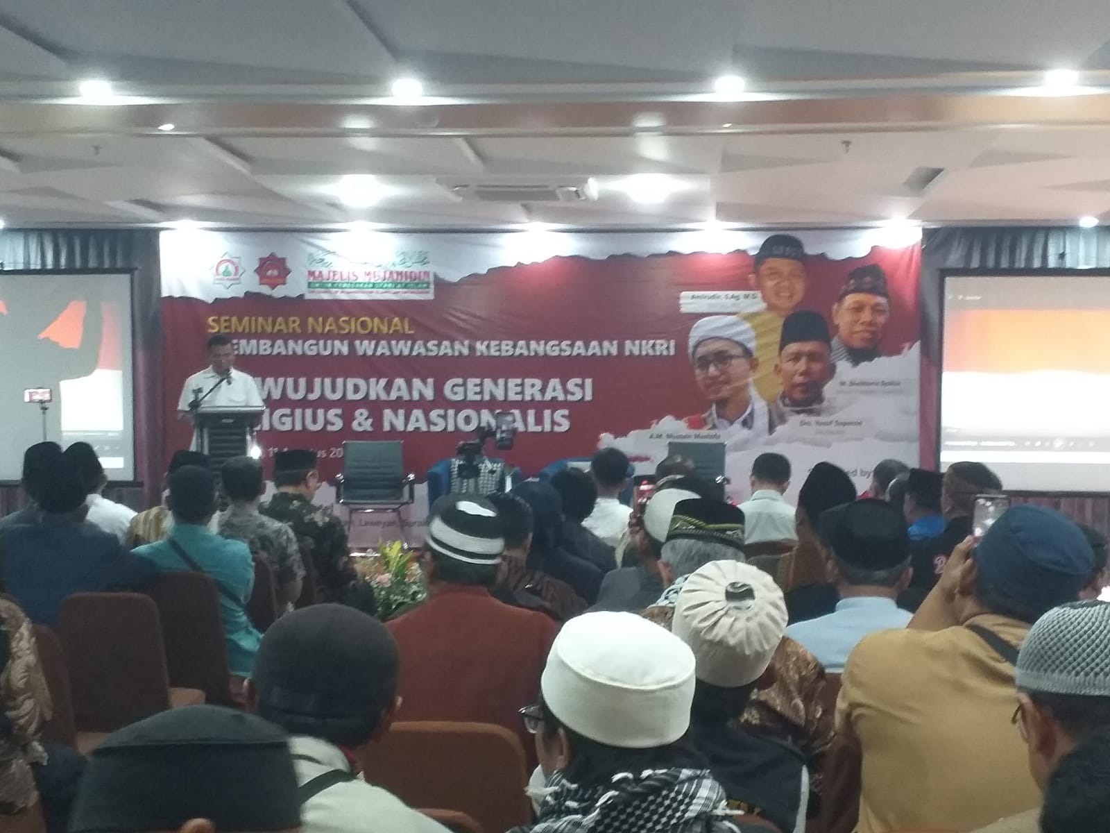 Majelis Mujahidin (MM) wilayah Soloraya, bekerja sama dengan BAIS TNI, menggelar seminar nasional dengan tema "Membangun Wawasan Kebangsaan NKRI untuk Mewujudkan Generasi Religius dan Nasionalis