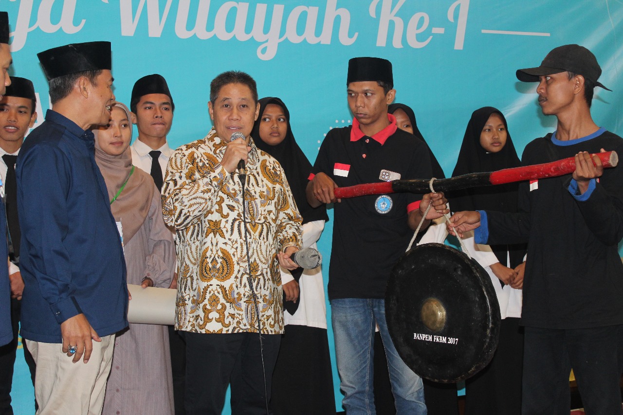 Ketua Umum Perhimpunan Keluarga Besar Pelajar Islam Indonesia (KB PII) Pusat, Nasrullah Larada, mengusulkan agar Provinsi Banten menjadi Daerah Istimewa, seperti Yogyakarta dan Aceh.