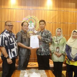 KPU Ketapang Serahkan Dokumen Penetapan Pasangan Calon Terpilih ke DPRD