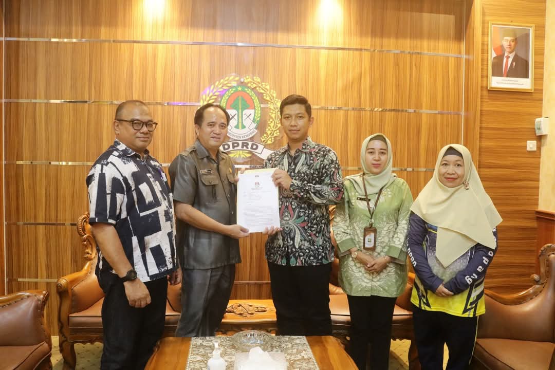 KPU Ketapang Serahkan Dokumen Penetapan Pasangan Calon Terpilih ke DPRD