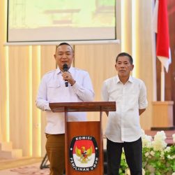 KPU Ketapang Tetapkan Alexander Wilyo-Jamhuri Amir Sebagai Bupati dan Wakil Bupati Terpilih 2025-2030