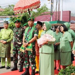 Kunker Perdana, Danrem 121/Abw dan Ketua Persit KCK Sambangi Kodim 1203/Ktp