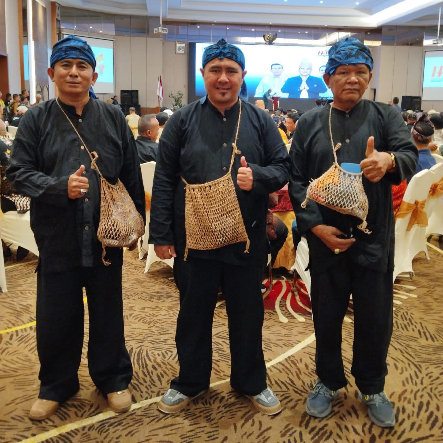 Peringati HPN 2025, PWI Banten Kenakan Pakaian Khas Baduy