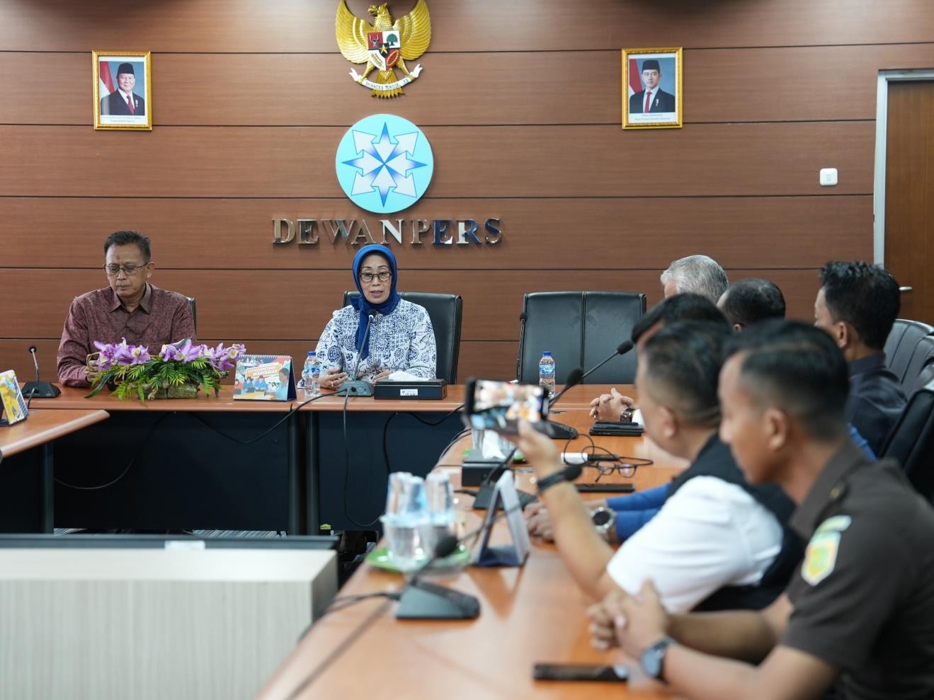 Dewan Pers Teliti Kasus Tian Bahtiar, Minta Kejagung Alihkan Penahanan