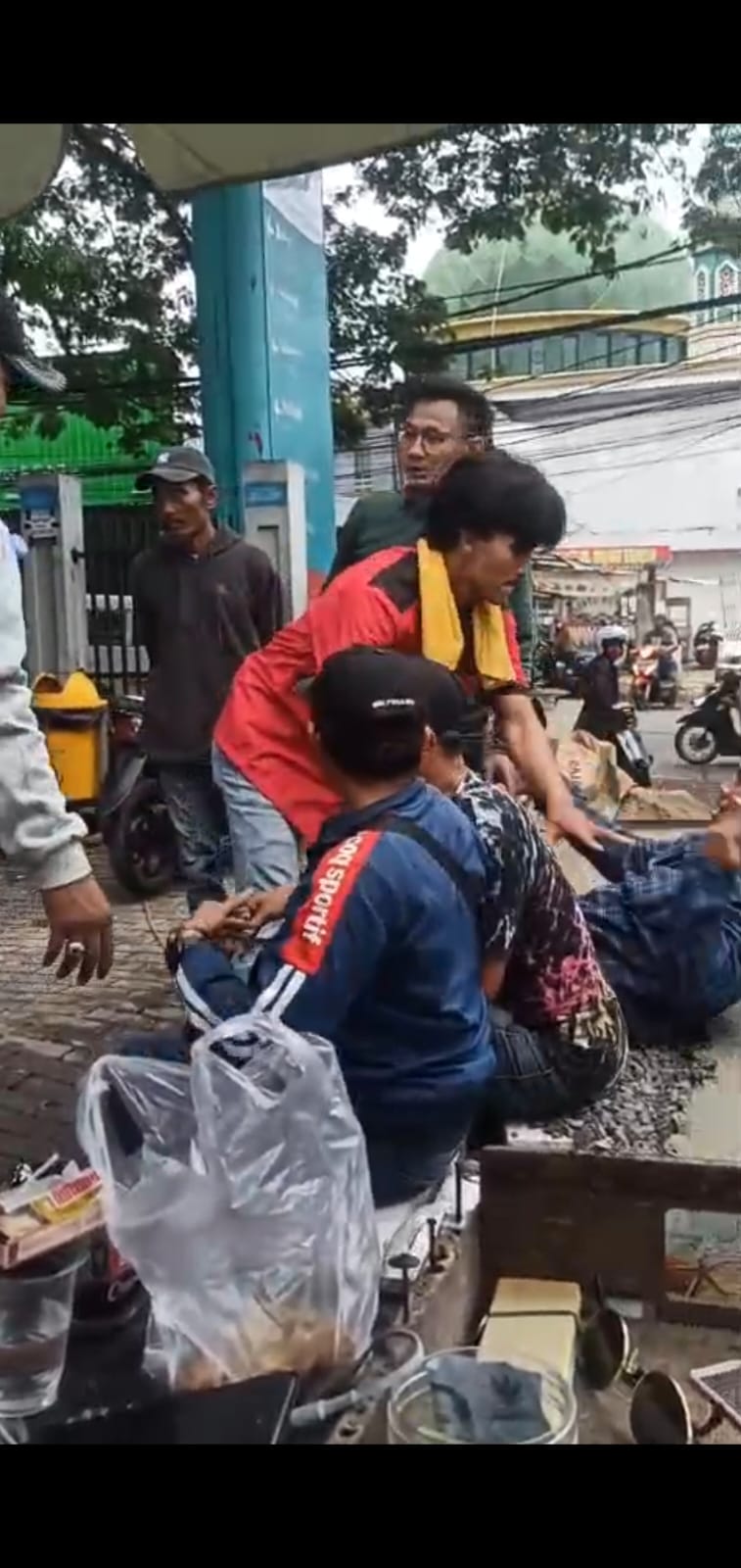 Sejumlah pekerja dari PT. BCI yang mengklaim sebagai pemenang lelang pengelolaan parkir di kawasan Rumah Sakit Umum (RSU) Tangsel menghadapi jalan buntu