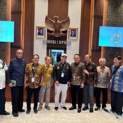 PWI, AJI, dan AVISI kritik keras RUU Penyiaran dalam RDPU bersama DPR. Mereka desak revisi pasal-pasal bermasalah yang dinilai mengancam kebebasan pers dan konten kreator digital di Indonesia.