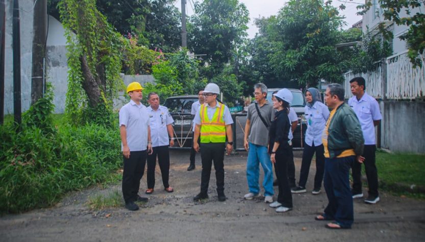 Wakil Wali Kota Tangerang Selatan, Pilar Saga Ichsan, melakukan peninjauan di wilayah melati mas