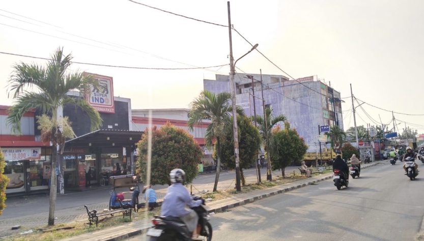 Foto: Kondisi Jalan WR Supratman Ciputat Timur Bebas dari Kabel Udara